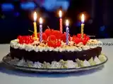 Recette Gâteau magique au chocolat, chantilly vanille et ricoré, framboises et groseilles rouges