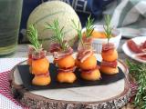 Recette Brochettes apéritives melon, jambon, romarin