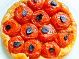 Recette Tatin de tomates et ail noir, végétarien