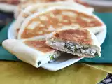 Recette Crêpes turques farcies à la fêta, citron et persil - gözleme