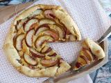 Recette Tarte rustique aux pêches et romarin