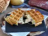 Recette Sandwich de gaufres de pommes de terre à la raclette, le plat réconfortant par excellence