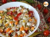 Recette Salade de riz végétarienne: feta, maïs, carottes, petits pois, tomates cerises et menthe