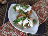 Recette Tartines roquette, pêches rôties et burrata : l'association sucrée-salée super gourmande !