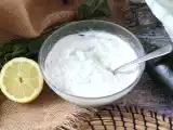 Recette Sauce au yaourt, feta, citron et menthe super fraiche!