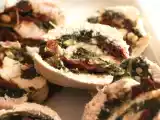 Recette Roulé de poulet aux épinards, tomates séchées et pignons