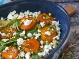 Recette Salade de couscous perlé, abricots rôtis, feta et roquette