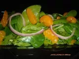 Recette Salade d'épinards aux mandarines et oignons rouges