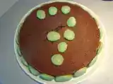 Recette Leyla 7 ans ... un gâteau au chocolat ... déco macarons !