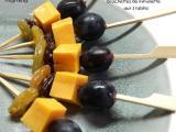 Recette Brochettes apéritives faciles: mimolette et trois raisins