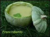 Recette Soupe froide de courgette menthe et citronnelle dans sa soupière comestible