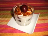 Recette Verrines de yaourt aux cerises & amandes caramélisées