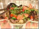 Recette Salade d'aubergines grillées aux oignons rouges confits et tomates fraîches