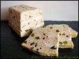 Recette Terrine de poulet aux pistaches et baies roses