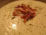 Recette Velouté de chou-fleur et panais aux lardons croustillants.