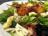 Recette Salade au bleu, à la poire et aux noix de pécan caramélisées