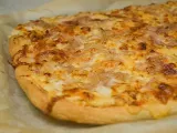 Recette Tarte-pizza aux oignons et aux trois fromages