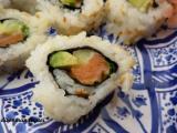 Recette Sushis california maki au saumon, avocat, concombre, coriandre, mayonnaise au curry