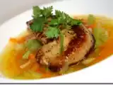 Recette Foie gras poêlé et bouillon de légumes aux epices
