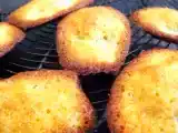 Recette Biscuits à la banane dans sa petite robe en sauce au chocolat.
