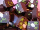 Recette Bouchées de chocolat aux pistaches, amandes et noisettes grillées