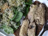 Recette Tartine aux filets de sardines et salade de pousses d'épinards