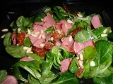 Recette Salade au canard fumé, tomates séchées et pignons de pin