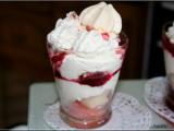 Recette Verrines roses-litchi-meringues et coulis framboises