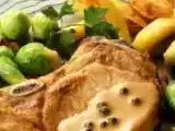 Recette Cotes de porc au choux de bruxelles, sauce au poivre