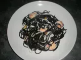 Recette Spaghetti noir à l'encre de seiche aux crevettes et à la pibale
