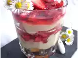 Recette Verrines printanières façon charlotte aux fraises destructurée de léa