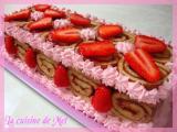 Recette Biscuit roule a la fraise garni d'une mousse aux fruits rouges en forme de terrine