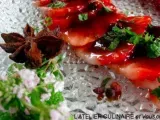 Recette Carpaccio de fraises au poivre de sichuan et miel balsamique