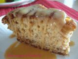 Recette Gâteau moelleux aux pêches, sauce à la vanille et au caramel