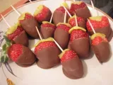 Recette Sucettes de kiwi et de fraises au chocolat