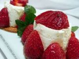 Recette Mousse de petit-suisse sur sablé breton et fraises au balsamique