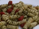 Recette Salade de pâtes au pesto de roquette et tomates confites