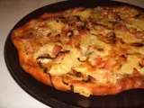 Recette Pizza au morbier, oignons, bacon & moutarde à l'ancienne