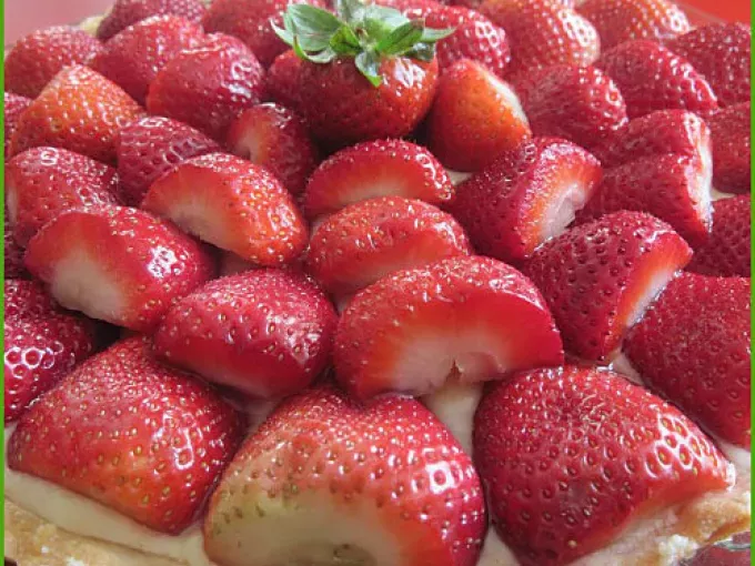 Tarte aux fraises à la crème pâtissière aromatisée à l'amaretto