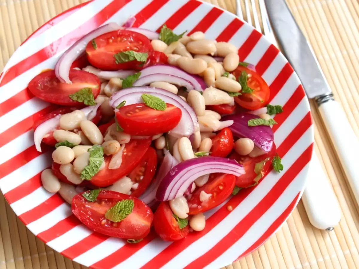 Recette Salade de haricots blancs et tomates cerises à la menthe
