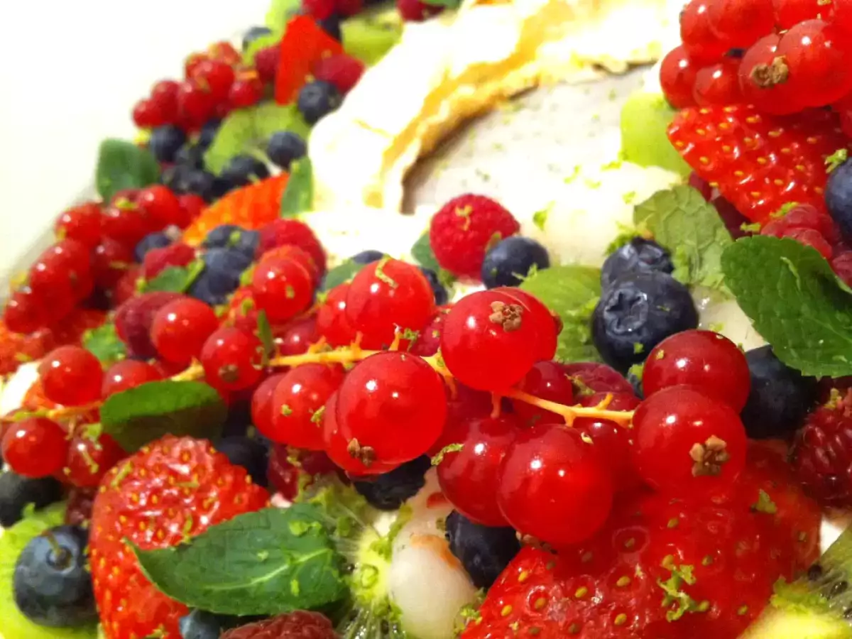 Recette Pavlova aux fruits rouges en couronne