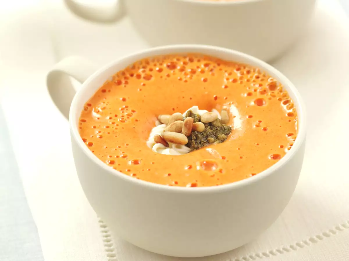 Recette Velouté de poivrons, pesto et pignons