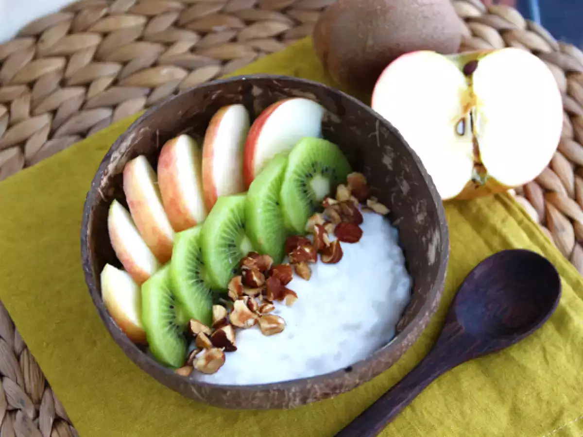 Recette Goûter au yaourt de coco, pomme, kiwi et noisettes