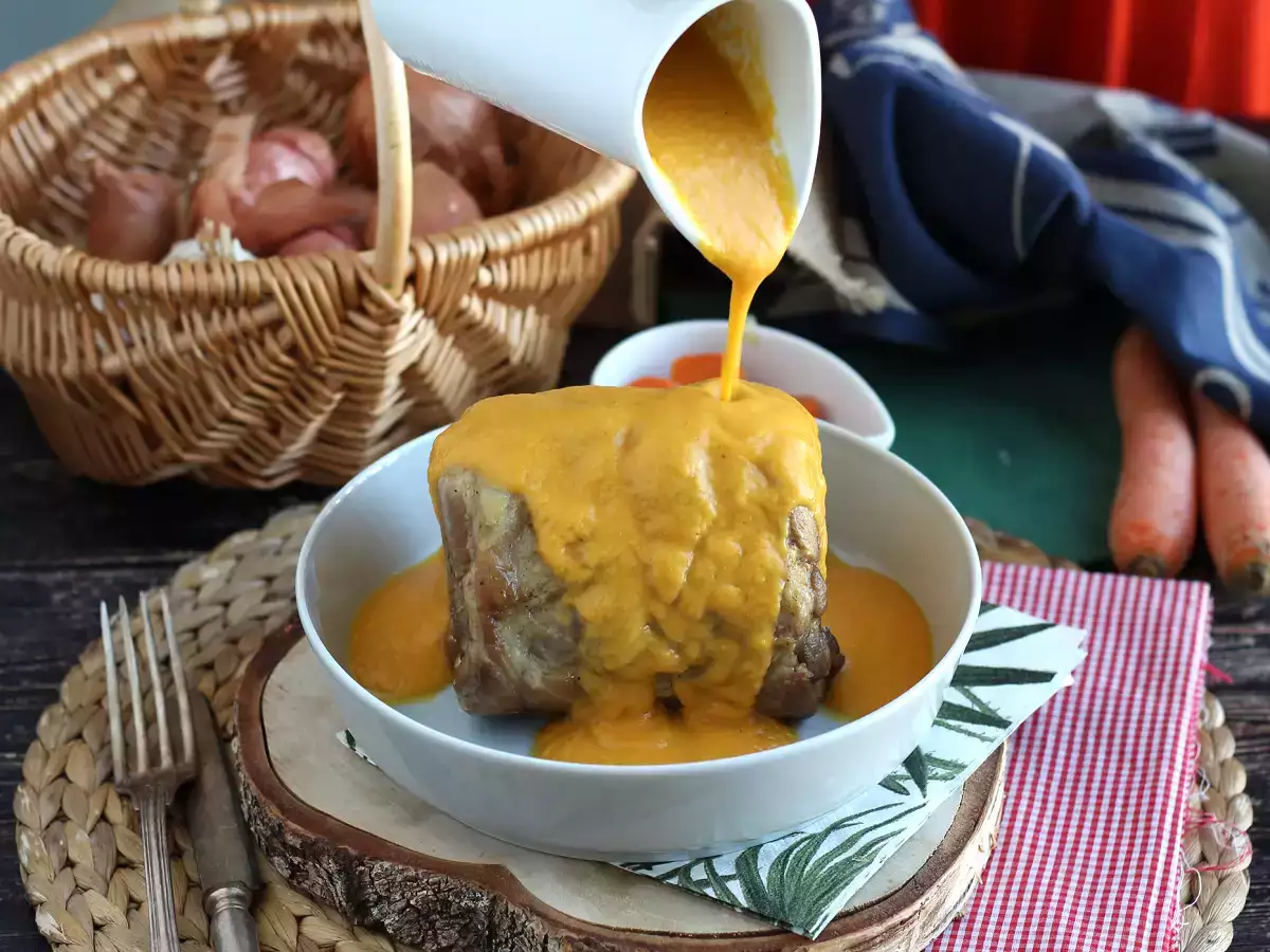 Recette Rôti de porc et sa sauce à la bière et aux carottes (dans une cocotte minute)