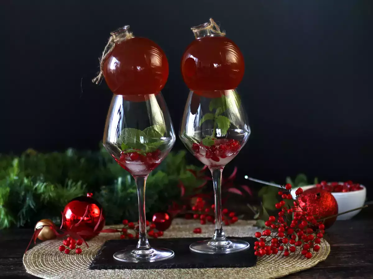Recette Spritz à la grenade, le cocktail dans une boule de noël !