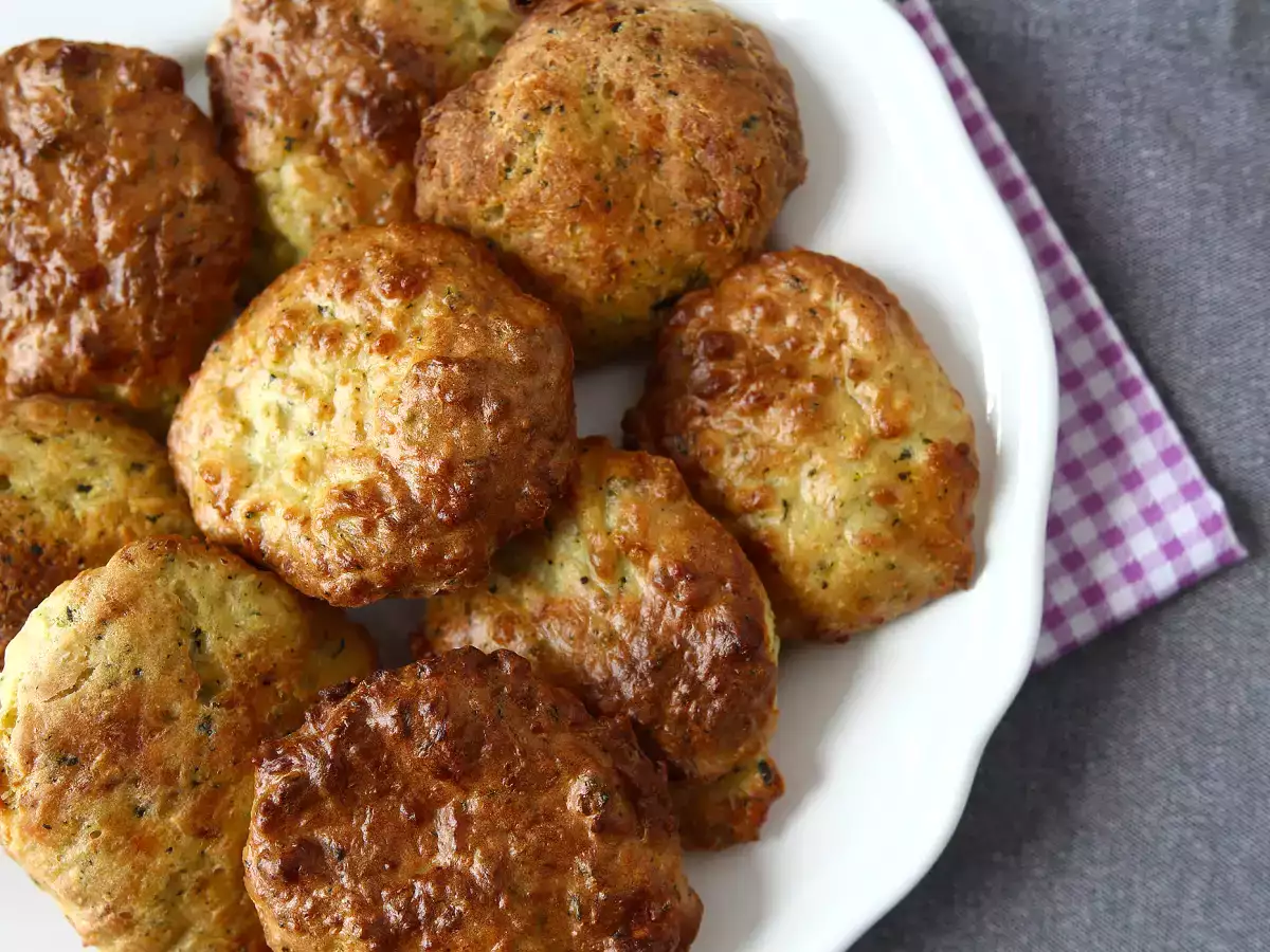 Recette Beignets de courgette au air fryer et sa sauce au yaourt et à la feta
