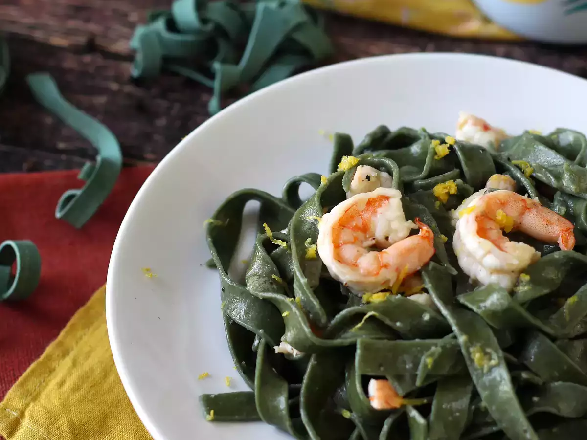Recette Pâtes à la spiruline, aux crevettes et au citron : un plat riche en nutriments au goût unique