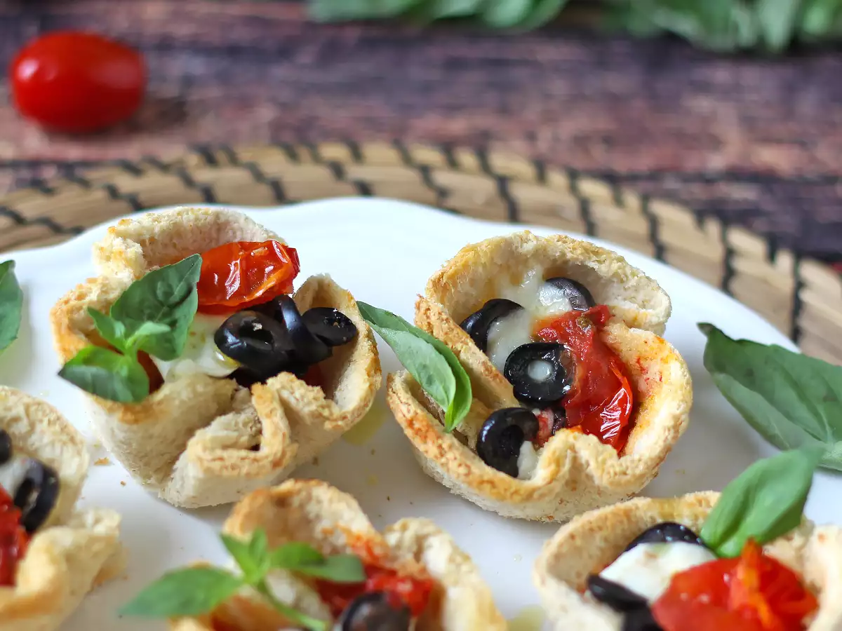 Recette Nids de pain à la mozzarella, tomates et olives