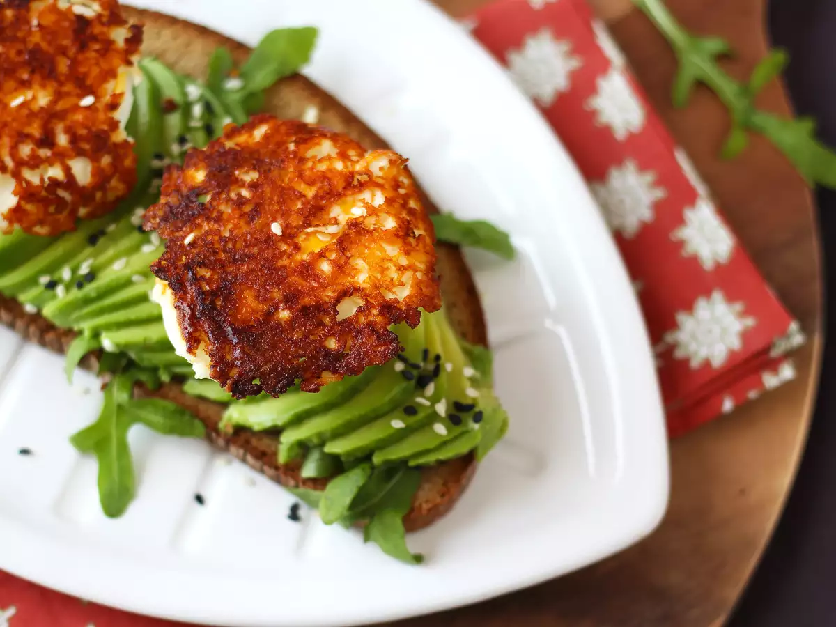 Recette Oeufs croustillants à la feta ( crispy feta eggs ) : la recette tendance ultra simple