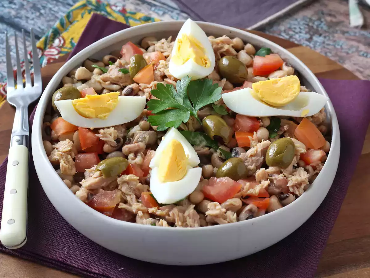 Recette Salade de niébé (haricots cornille) au thon, œufs et olives : le classique portugais !